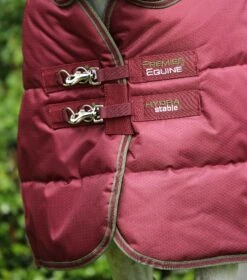 Hydra 350g Stable Rug With Neck Cover 21 Hydra 350g Stable Rug With Neck Cover -Premier Equine Hydra Stable Rug 350 Wine 2