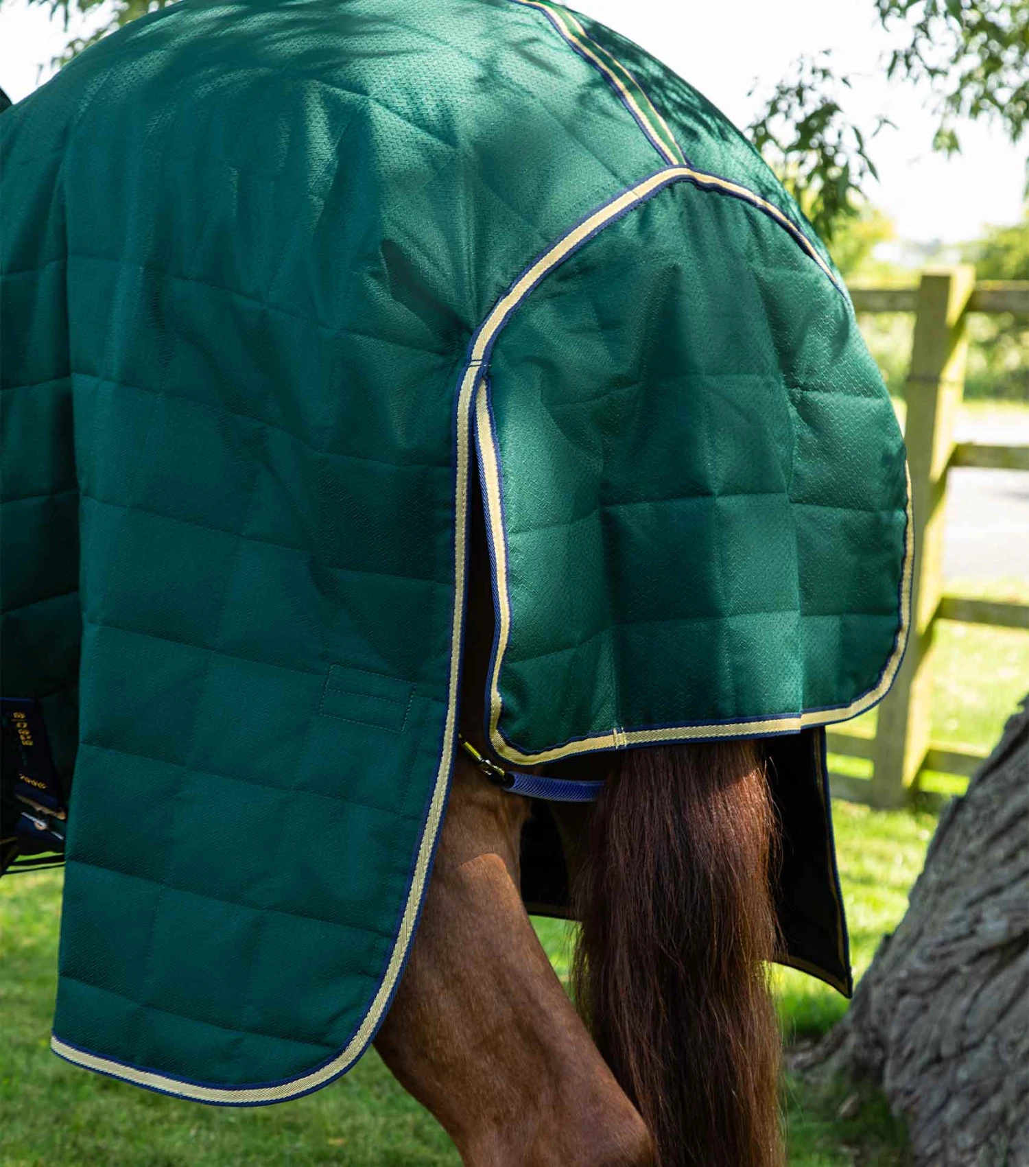 Lucanta 200g Stable Rug With Neck Cover 7 Lucanta 200g Stable Rug With Neck Cover - Image 5