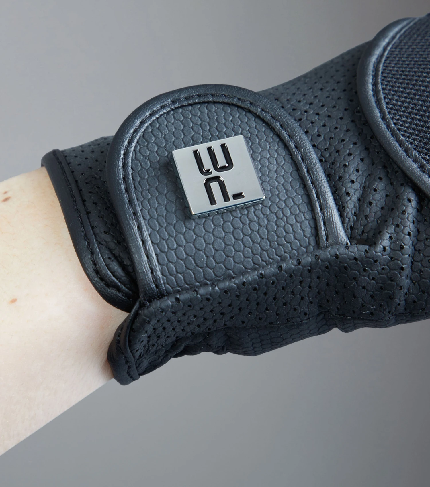 Presa Mesh Riding Gloves 5 Presa Mesh Riding Gloves - Image 3