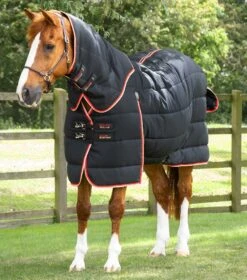 Stable Buster 200g Stable Rug With Neck Cover