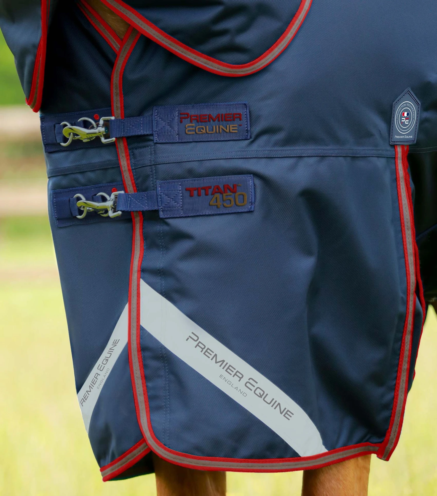 Titan 450g Turnout Rug With Snug-Fit Neck Cover 10 Titan 450g Turnout Rug With Snug-Fit Neck Cover - Image 8