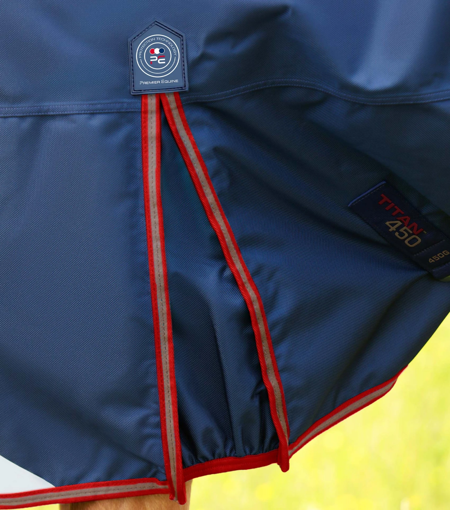 Titan 450g Turnout Rug With Snug-Fit Neck Cover 11 Titan 450g Turnout Rug With Snug-Fit Neck Cover - Image 9