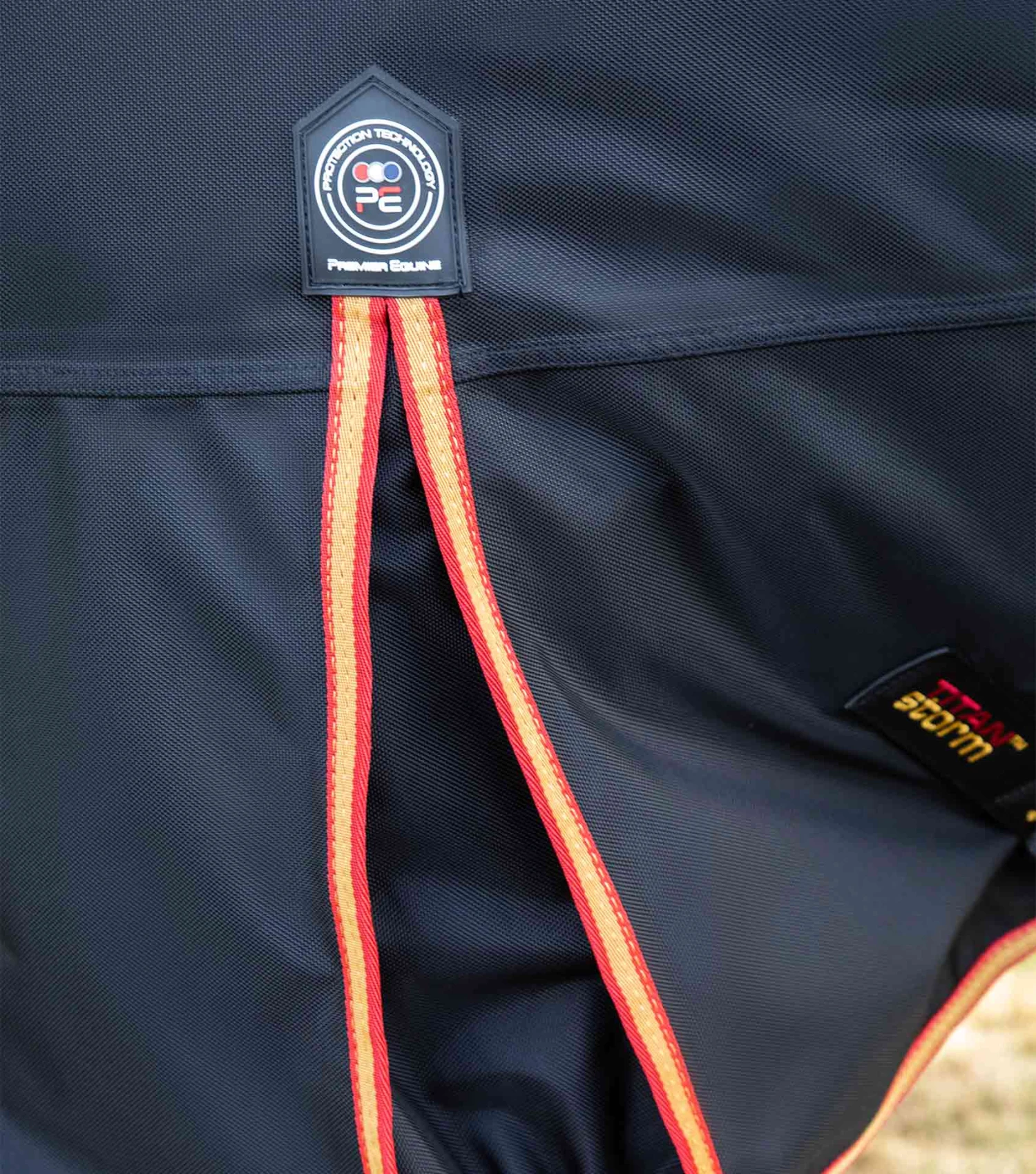 Titan Storm 450g Combo Turnout Rug With Snug-Fit Neck 6 Titan Storm 450g Combo Turnout Rug With Snug-Fit Neck - Image 4