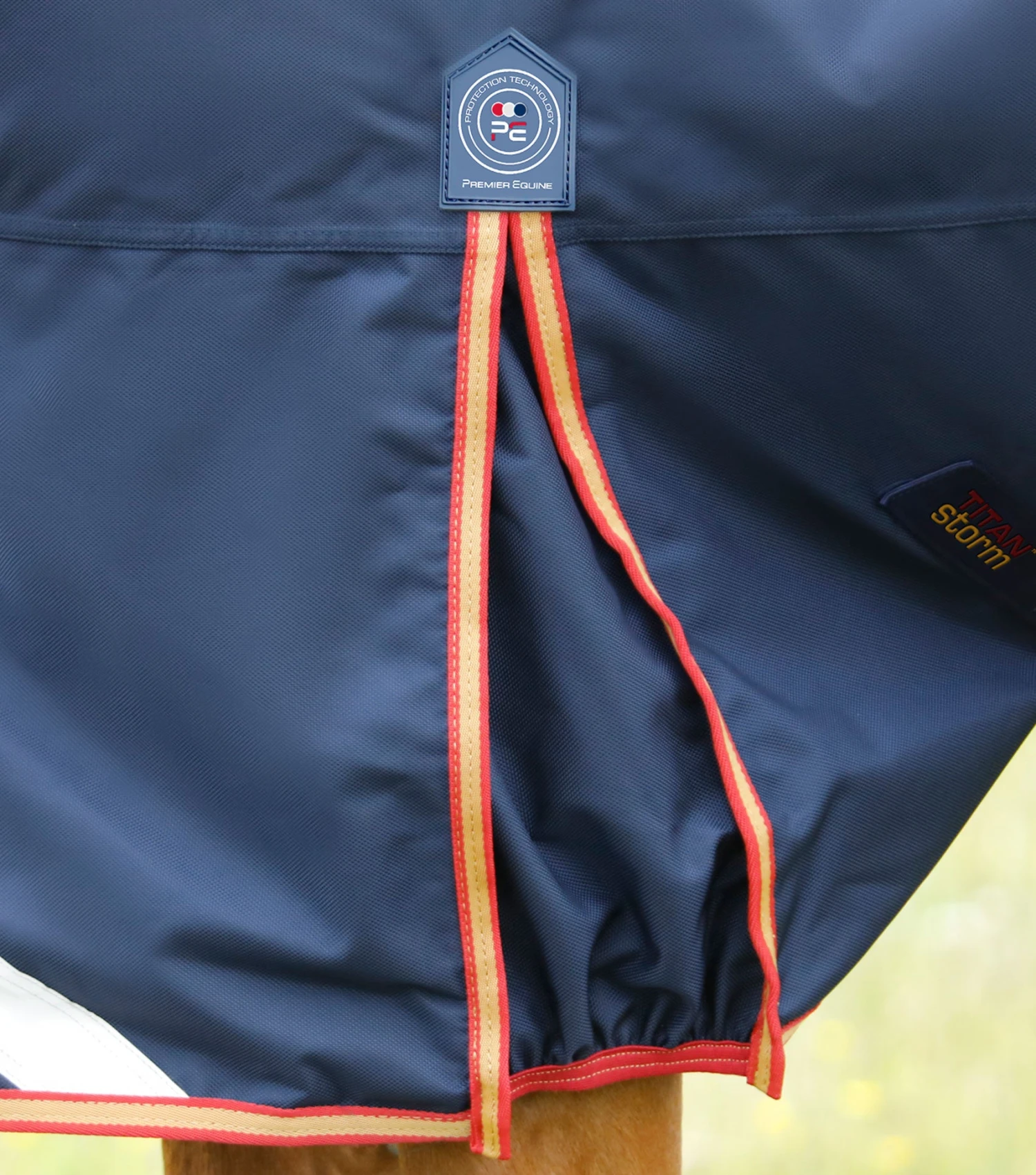 Titan Storm 450g Combo Turnout Rug With Snug-Fit Neck 11 Titan Storm 450g Combo Turnout Rug With Snug-Fit Neck - Image 9